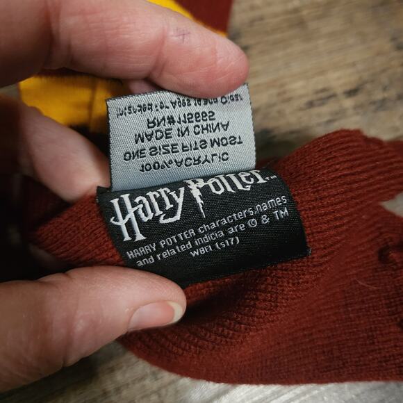Harry Potter Gryffindor Scarf Red Yellow 2202 - Picture 3 of 3